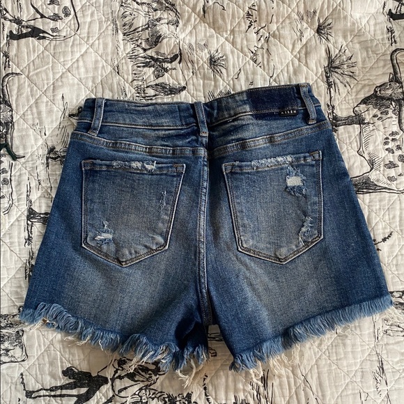 Risen Shorts - Picture 4 of 4